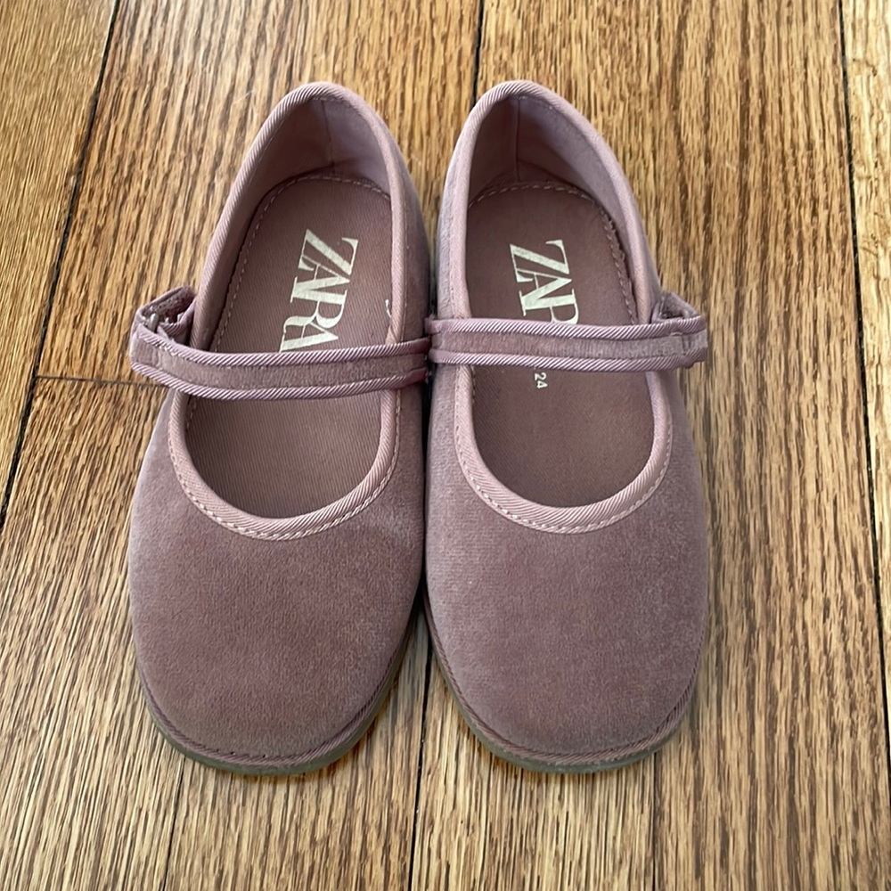 Mauve velvet Mary Jane shoes by Zara